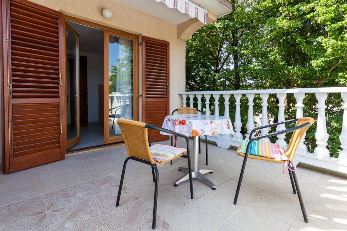 Apartments Magdalena Malinska Exterior photo